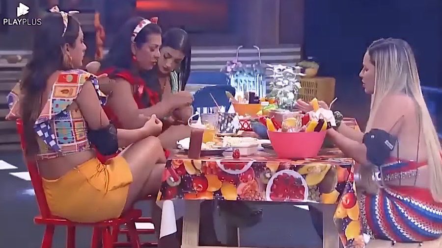 Moranguinho, Bia, Pétala e Deolane na festa de A Fazenda.