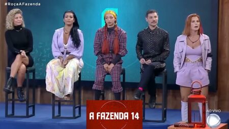Babi, Moranguinho, Ruivinha, Alex e Deborah em A Fazenda.