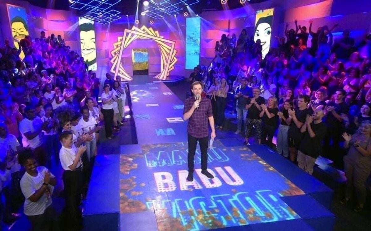 Foto de Tiago Leifert, ex-apresentador do BBB, com plateia