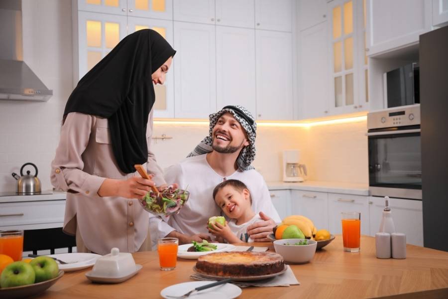 Casal islamita com um filho.