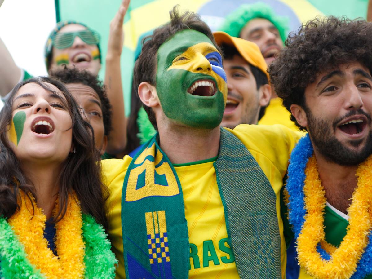 Torcedores brasileiros sem covid na Copa do Mundo.