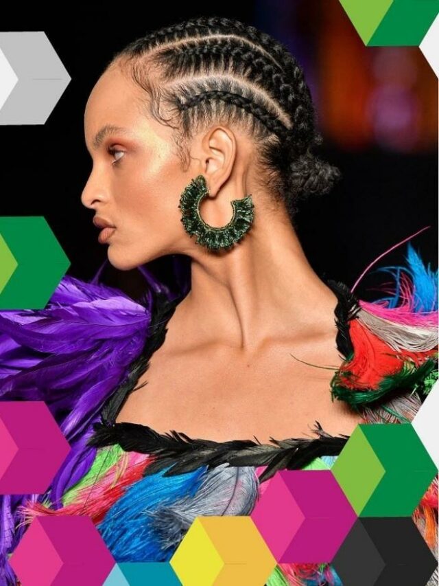 Foto de modelo desfilando + logo do SPFW+In.Pactos + hexágonos coloridos ao redor.