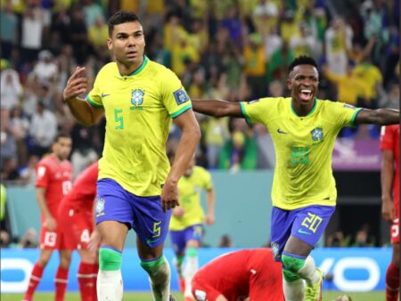 Casemiro e Vini Jr. comemorando gol contra Suíça.