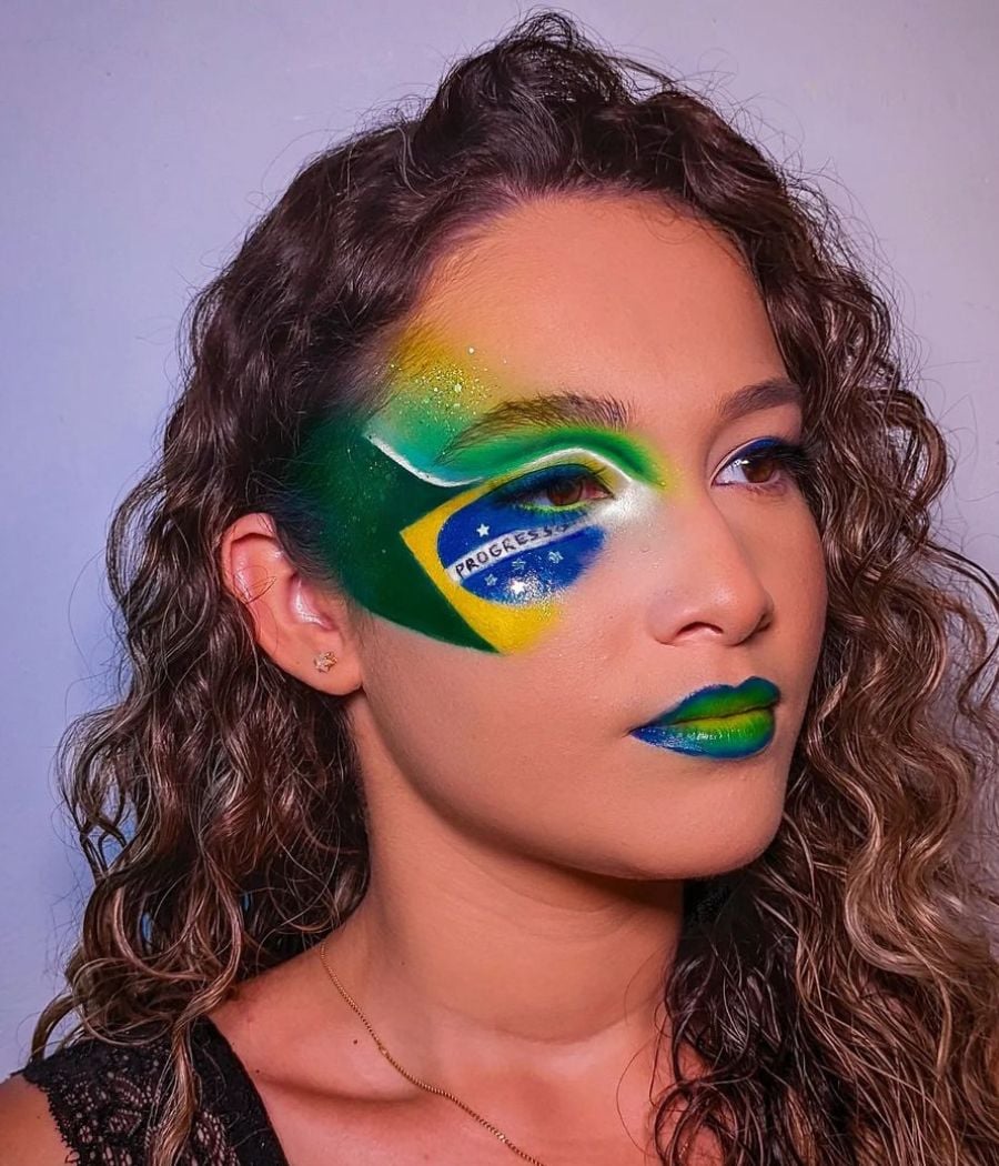 Maquiagem da Copa do Mundo com a bandeira do Brasil