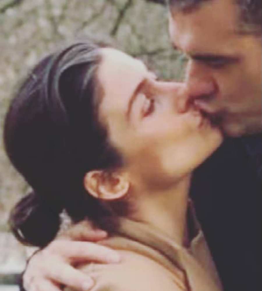 Foto de Renata Vasconcellos beijando seu marido, Miguel Athayde.