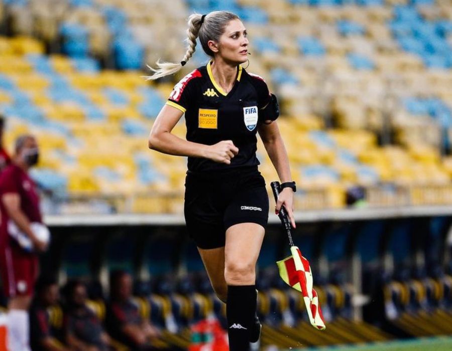 Neuza Back em campo