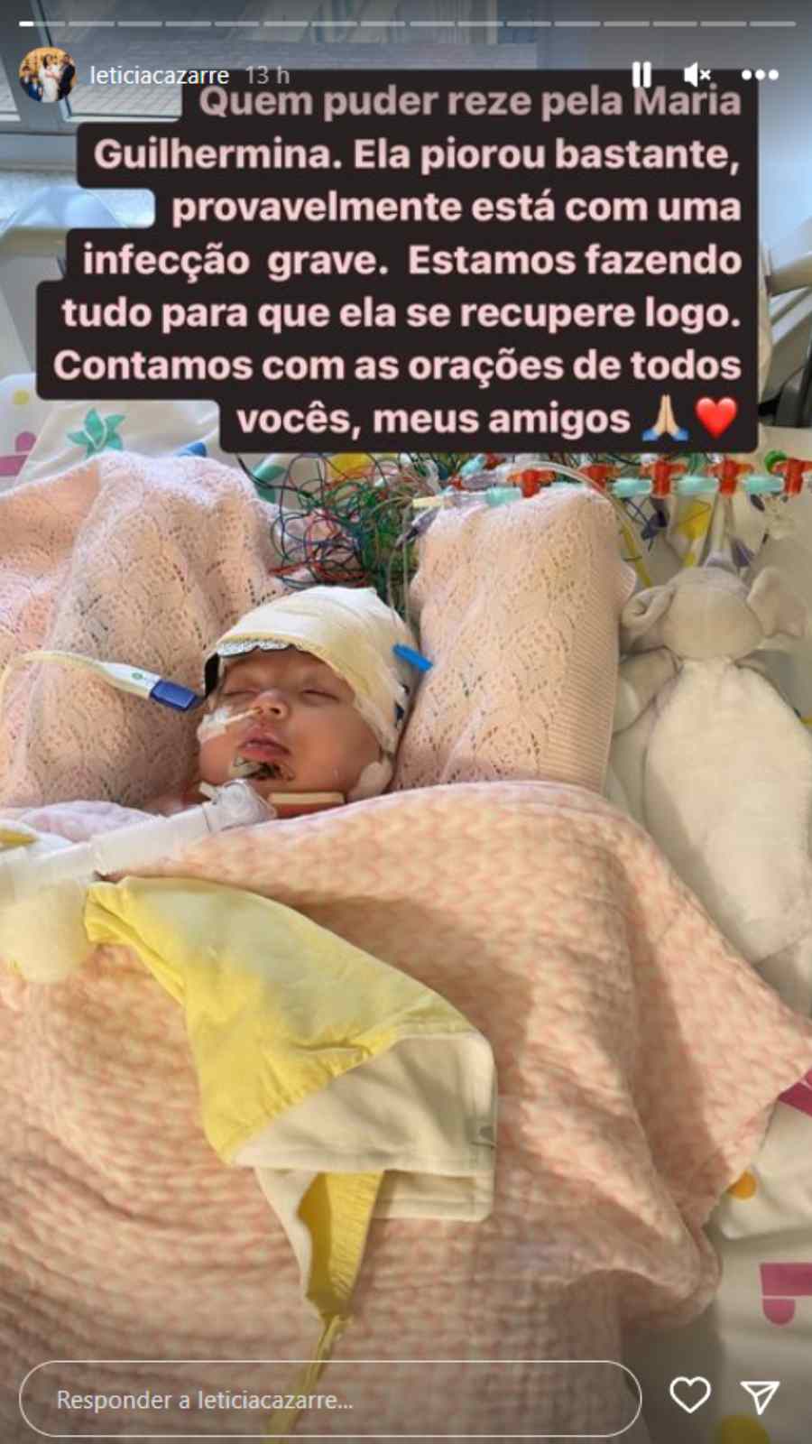 Print do stories de Letícia Cazarré pedindo orações para a filha, com foto de Maria Guilhermina hospitalizada.