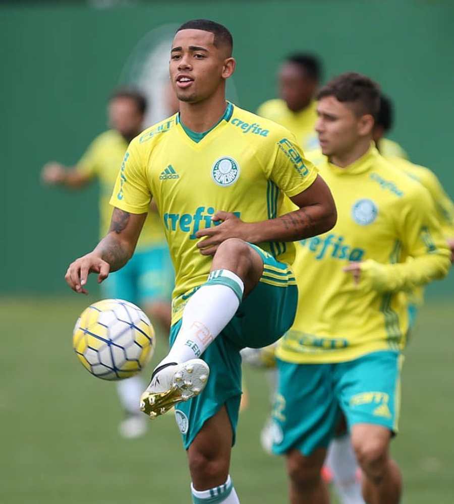 Imagem do jogador na época em que integrava o time do Palmeiras.