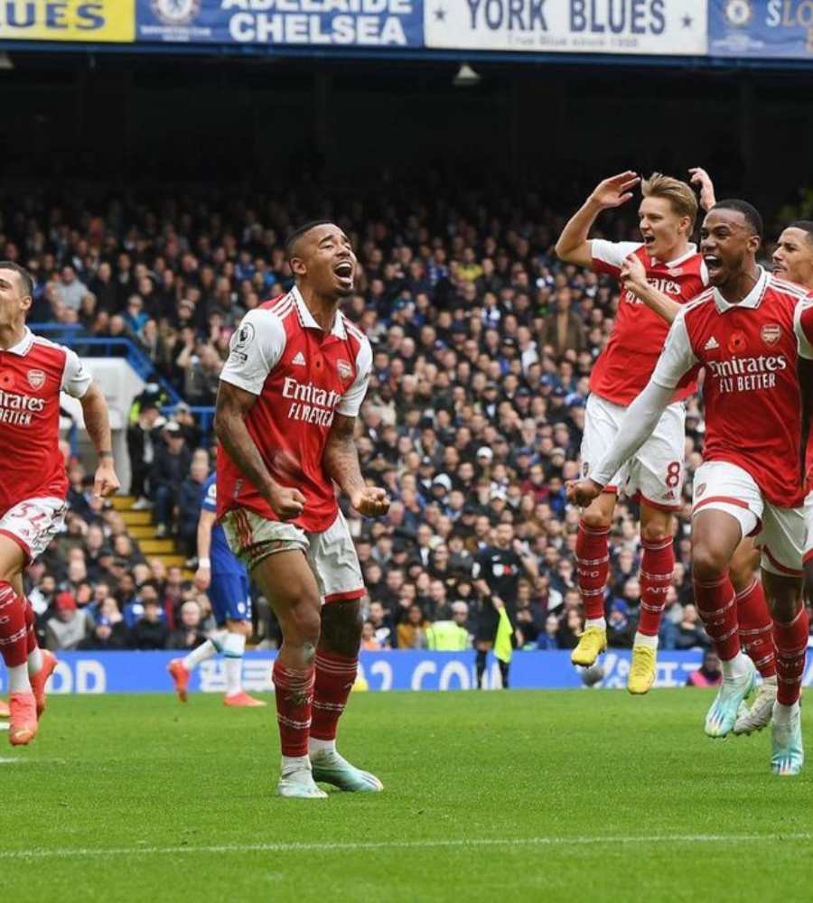 Imagem de Gabriel Jesus jogando pelo Arsenal.