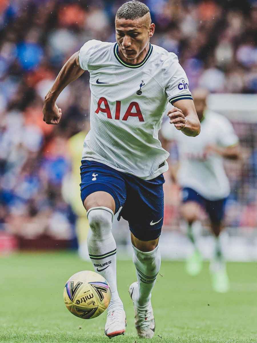 Imagem do jogador aos 25 anos jogando pelo Tottenham.