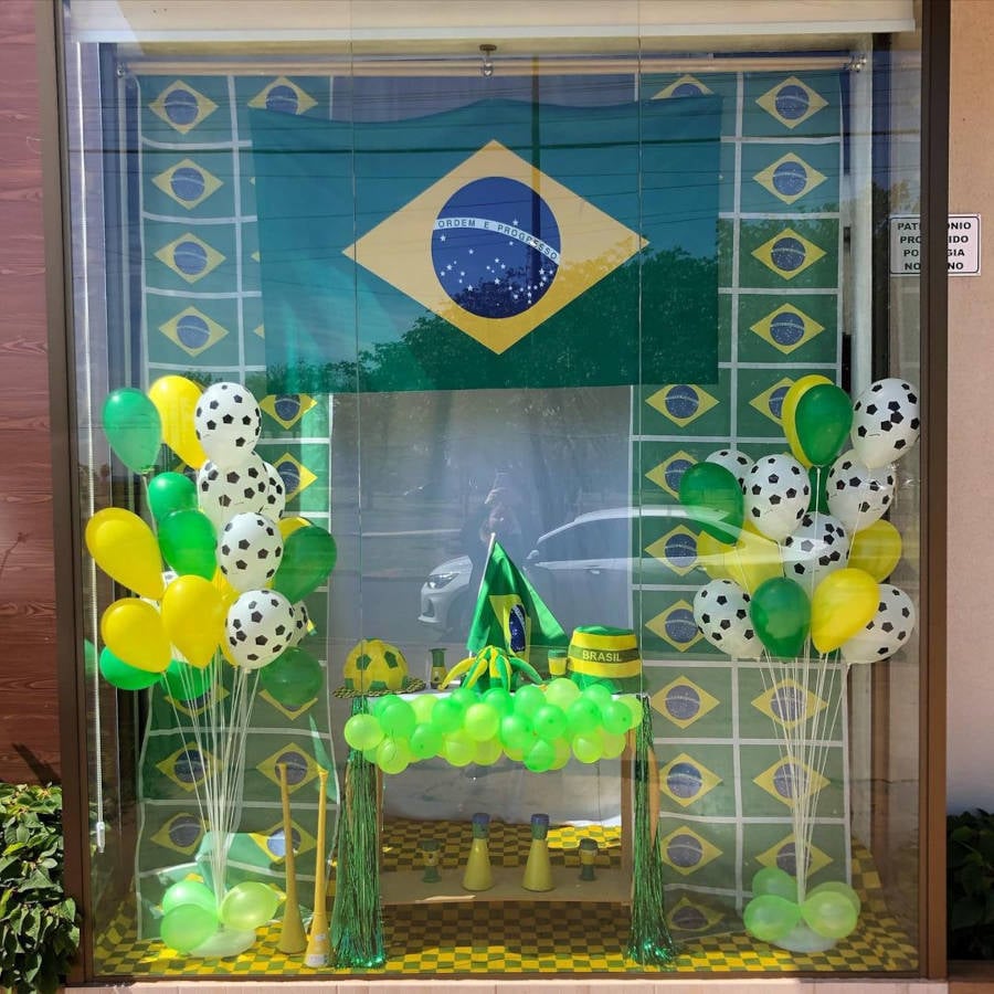 Decoração do Brasil em vitrine.