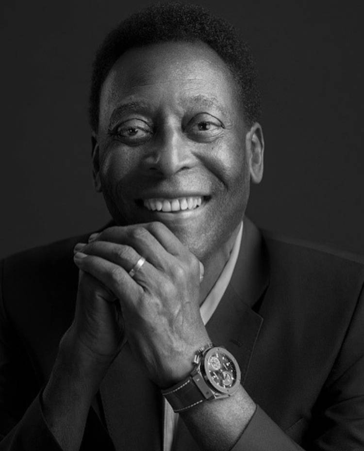 Foto de Pelé em preto em branco