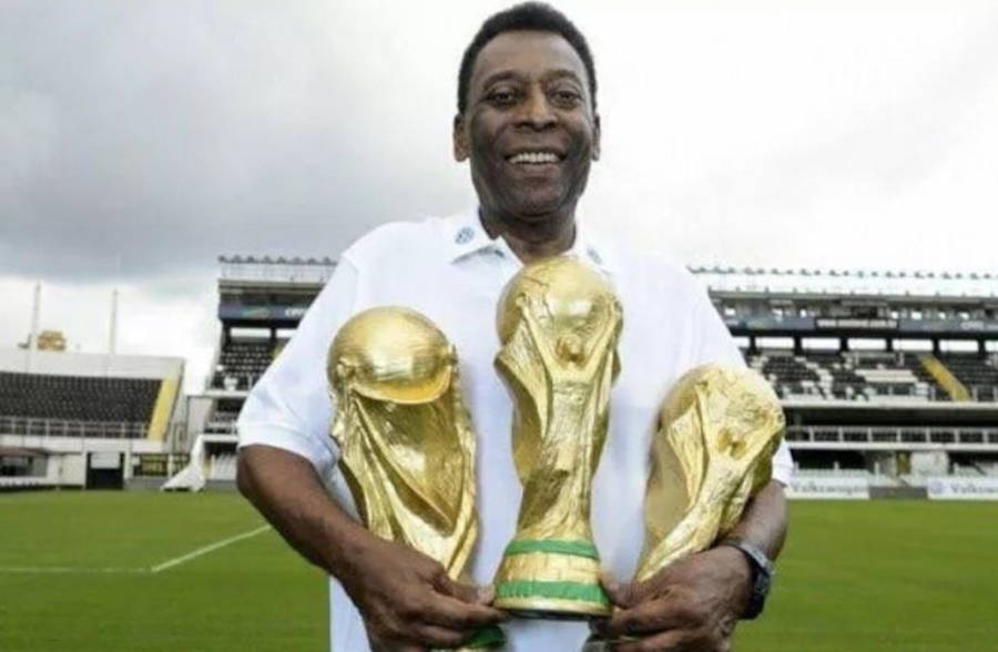Pelé e as taças da Copa do Mundo