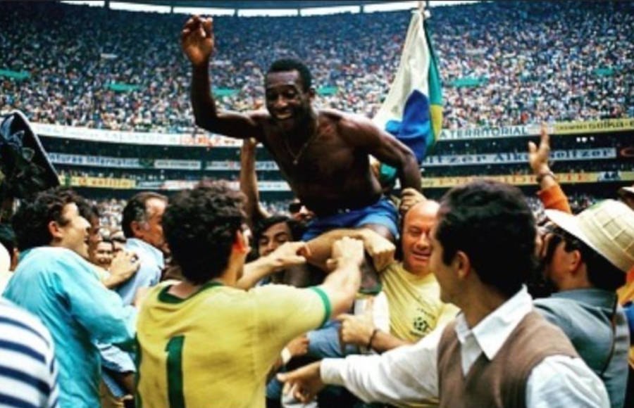 Pelé comemorando Gol pela Seleção Brasileira