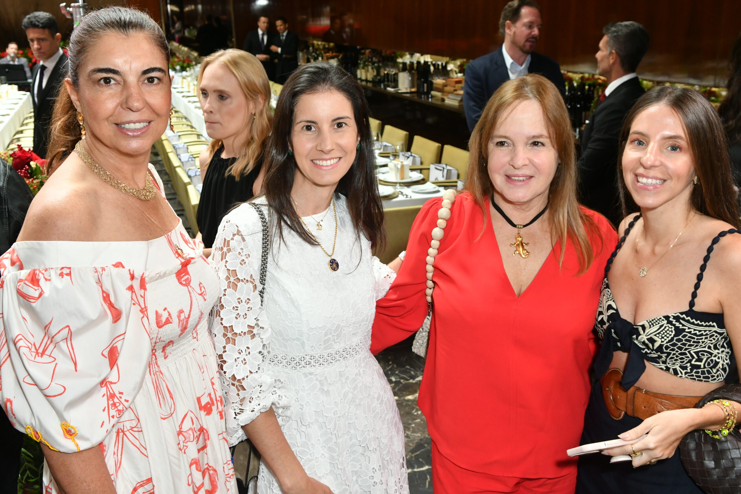 Aurivania, Marcela Constrantino, Neta Motin e Stella Jacintho no almoço natalino no Fasano.
