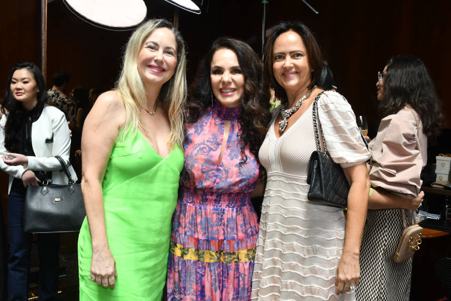 Carla Carneiro, Cris Porto e Paula Carneiro no almoço natalino no Fasano.