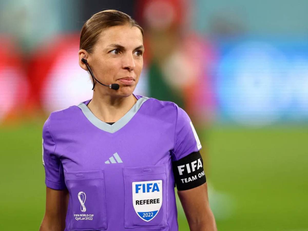 Stéphanie Frappart, árbitra francesa: mulher na Copa do Mundo.