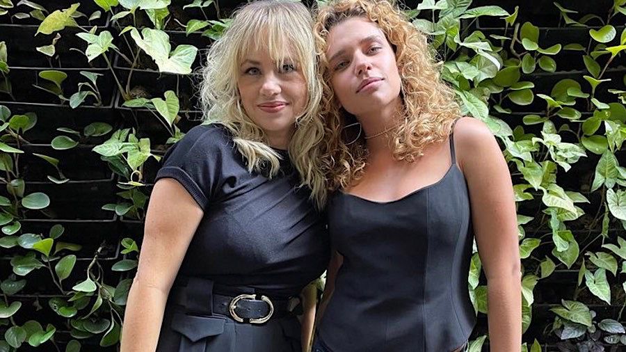 Bruna Linzmeyer e Karine Teles