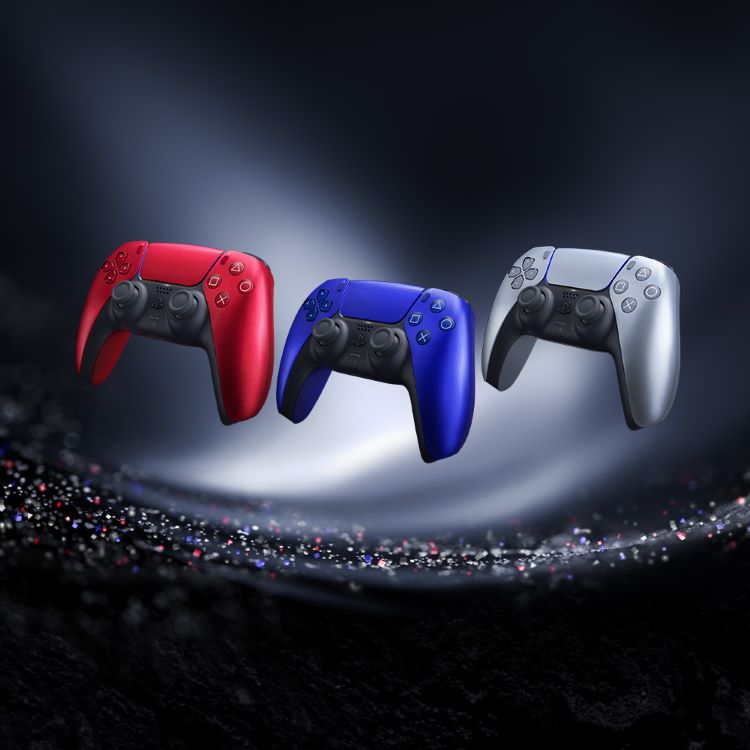 Controle de vídeo-game PlayStation nas cores vermelha, azul e prata.