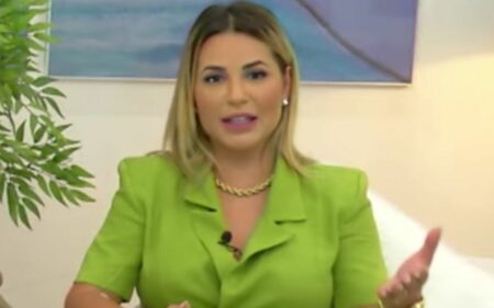 Deolane Bezerra faz live denunciando A Fazenda 2022