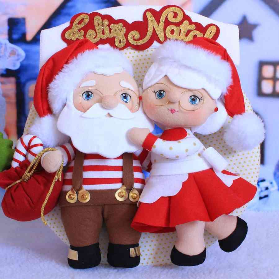 Papai Noel e Mamãe Noel de feltro decorativos de Natal.