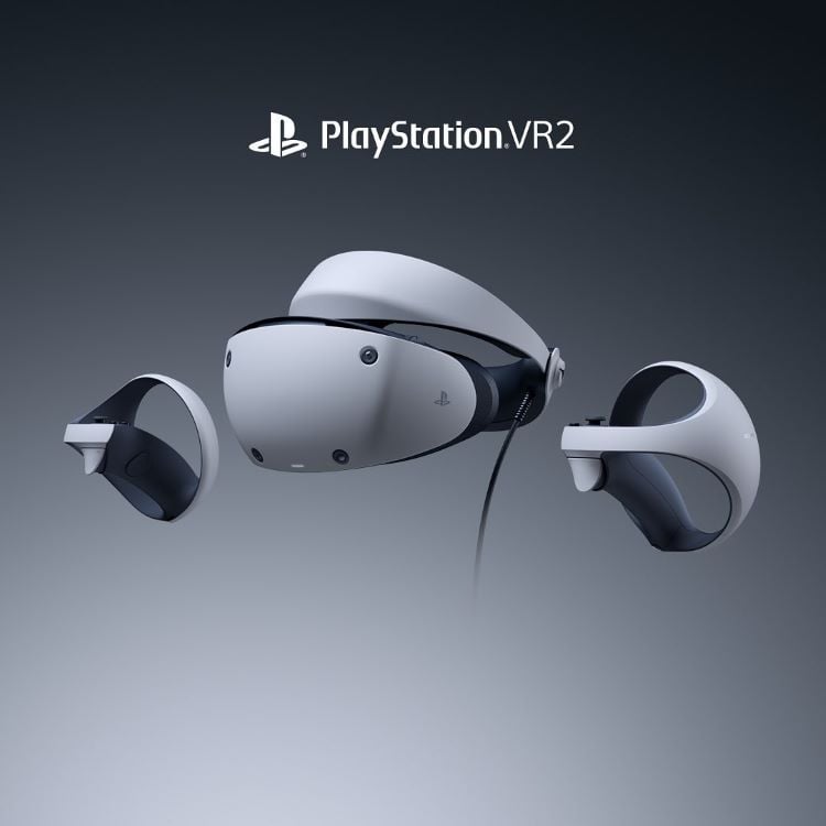 Óculos de realidade virtual da PlayStation com dois controles.