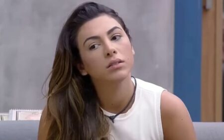 Pétala desistiu da Fazenda 2022. Imagem da peoa com aparência abatida