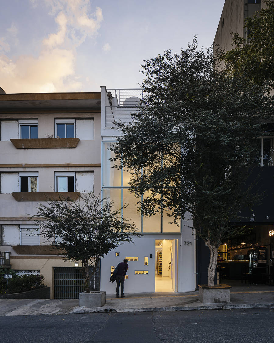 Atelier Pina Cerâmica, em São Paulo, de Alvorada Arquitetos um dos ganhadores do prêmio Instituto de Arquitetos do Brasil.