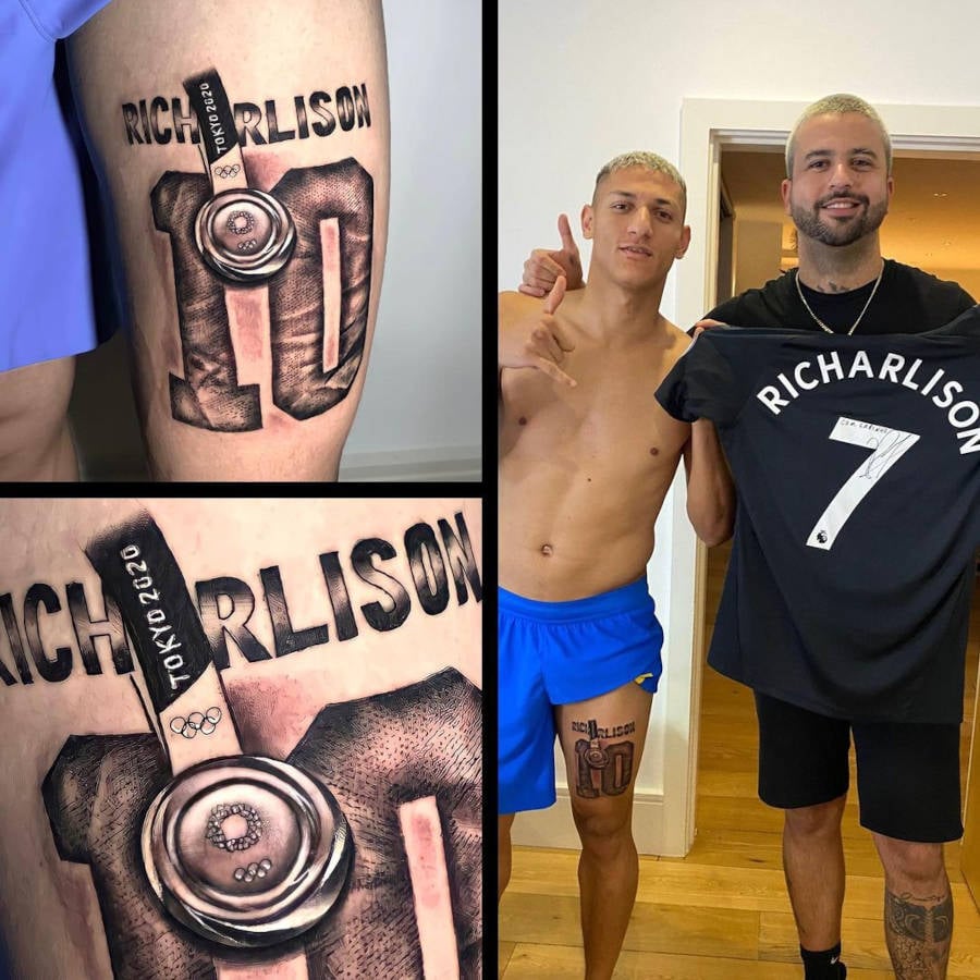 Tatuagem na coxa de Richarlison com seu nome e o número 10.