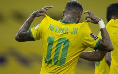 Foto de Neymar com a camisa 10 da seleção brasileira para ilustrar a enquete copa do mundo