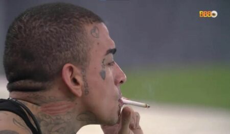 BBB 23: Boninho dá bronca em fumantes e proíbe cigarro na casa