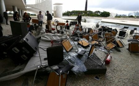 Antes e depois de Brasília após os ataques terroristas: veja fotos e vídeos dos estragos