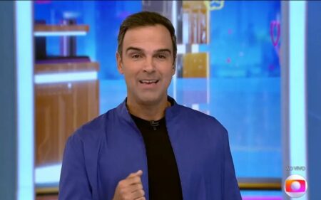 Tadeu Schmidt no primeiro episódio do BBB 23 explicando a dinâmica
