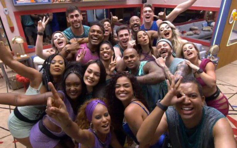 Famosos do BBB 23 tiram foto junto com anônimos antes da festa