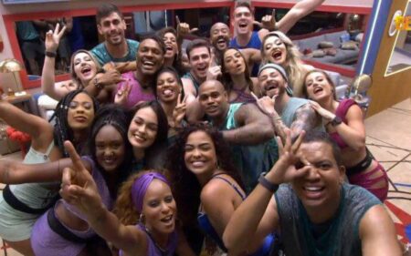 Selfie com todos os brothers e sisters para ilustrar a matéria de favorito do BBB 23