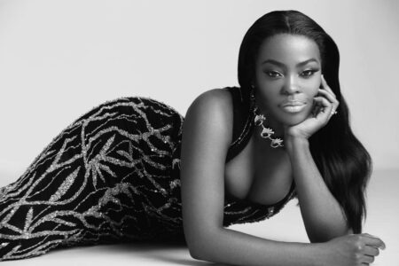 Taússy Daniel é aplaudida ao estrear no Nova York Fashion Week 2023 com coleção de alta costura africana