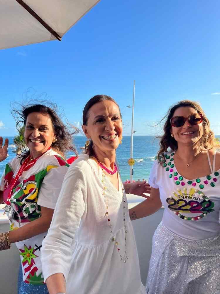 Janja, 1ª dama no Carnaval 2023 em Salvador, com amigas.