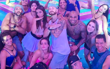 Selfie dos participantes do BBB 23 durante uma festa