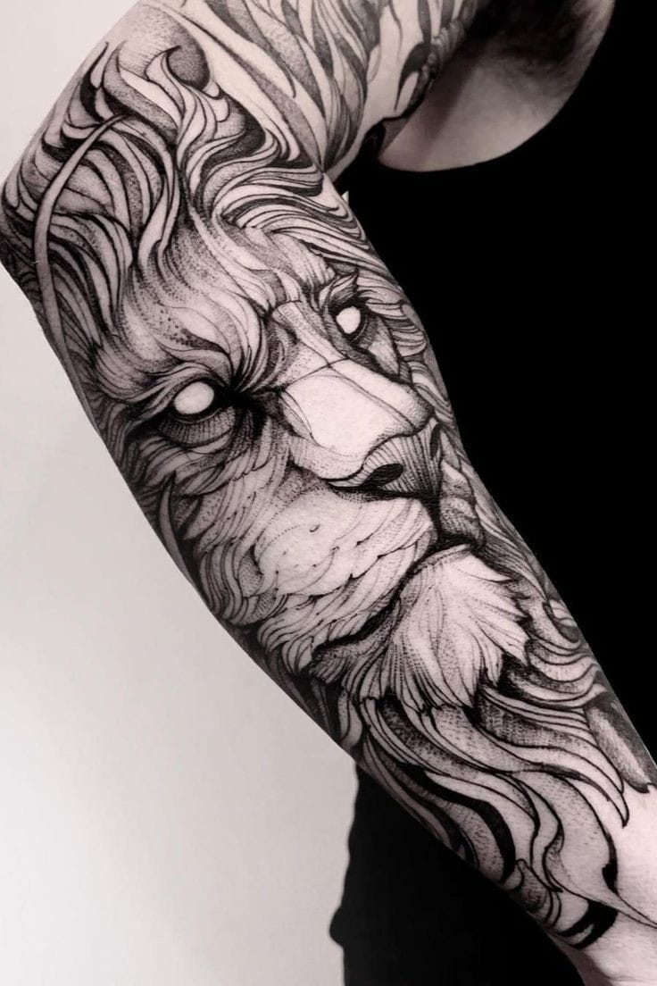 Tatuagem no braço, leão com olhos brancos