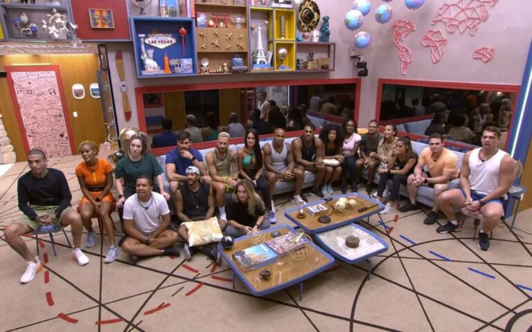 Participantes na sala durante a formação do 5º Paredão do BBB 23