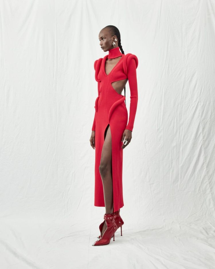 vestido longo vermelho com recortes