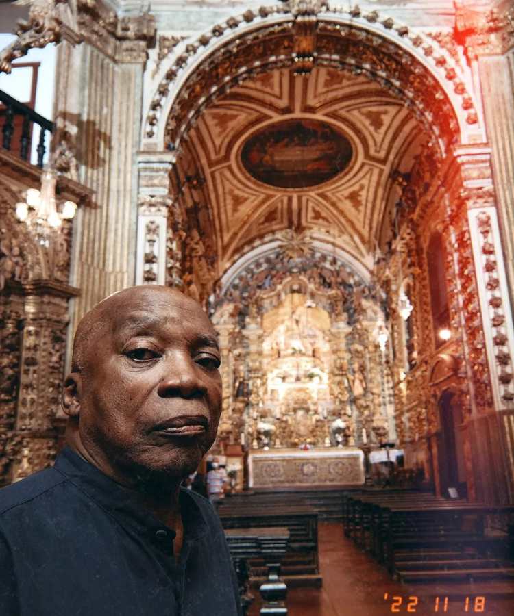 Selfie de Milton Nascimento na basílica de Nossa Senhora do Pilar de Ouro Preto.