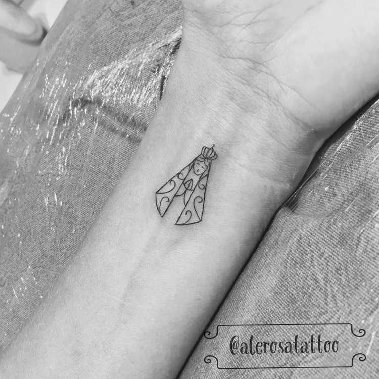 tatuagem Nossa Senhora no pulso