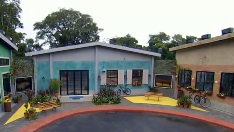 Lado externo da Vila de A Grande Conquista