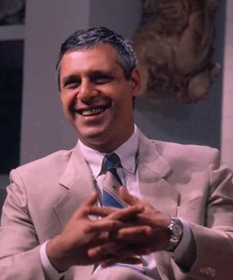 O ator em "Vale Tudo", 1988, usando terno