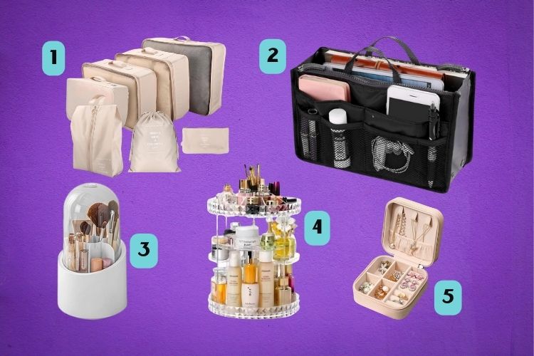 Montagem de fundo roxo com foto de presentes de Dia das Mães, como kit de viagem, necessaire para bolsa, organizadores de maquiagem e porta-joia