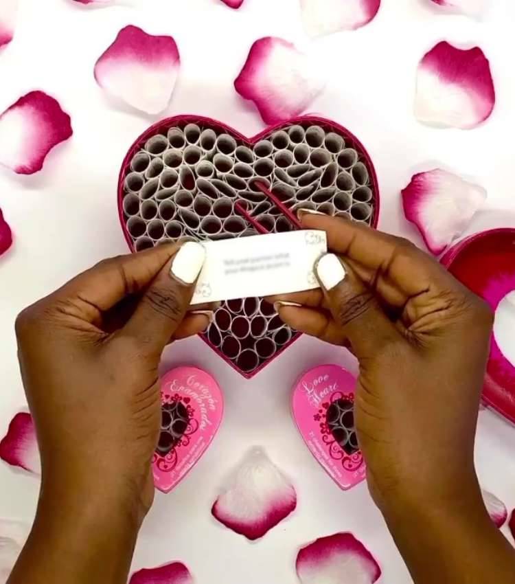 Caixa de desafios em formato de coração para presentear no Dia dos Namorados