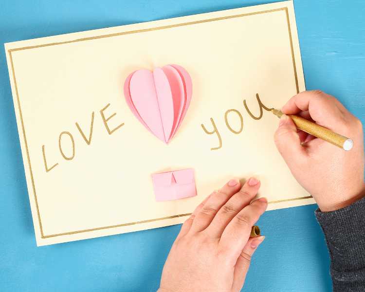 DIY Dia dos Namorados, cartão love you com balão de corações 3D