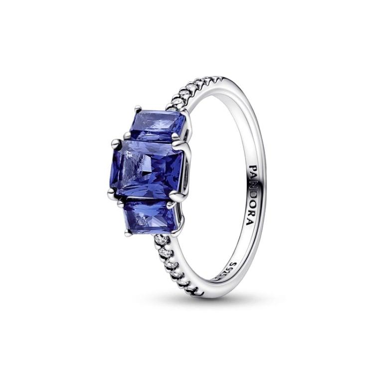 anel prata com pedras azuis em cima
