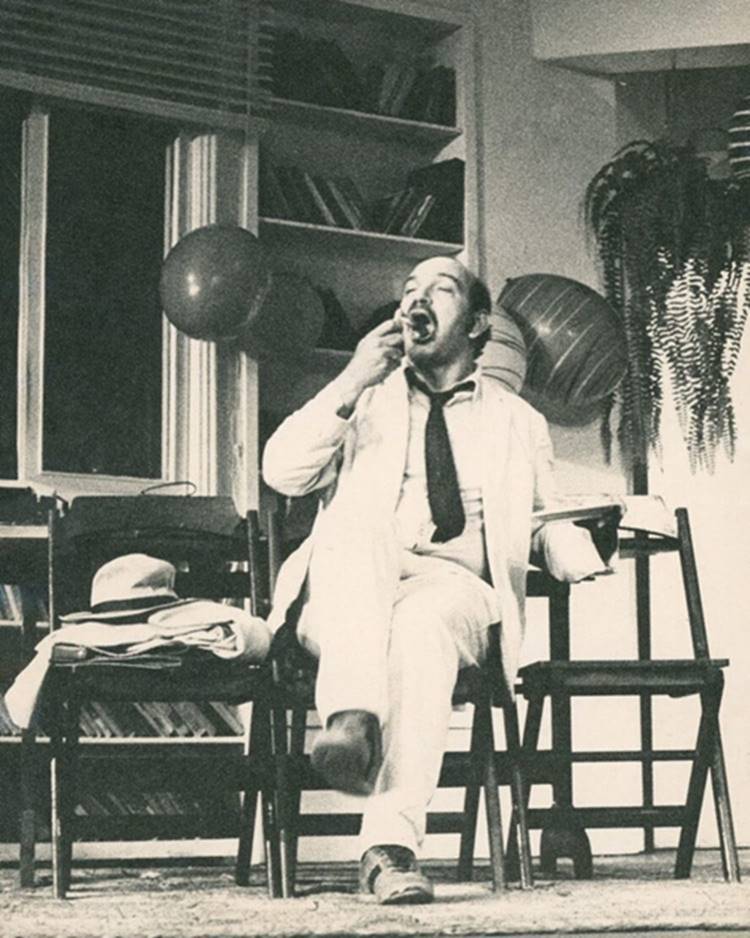 O ator Lima Duarte na peça "Bonifácio Bilhões", de João Bethencourt", nos anos 70.